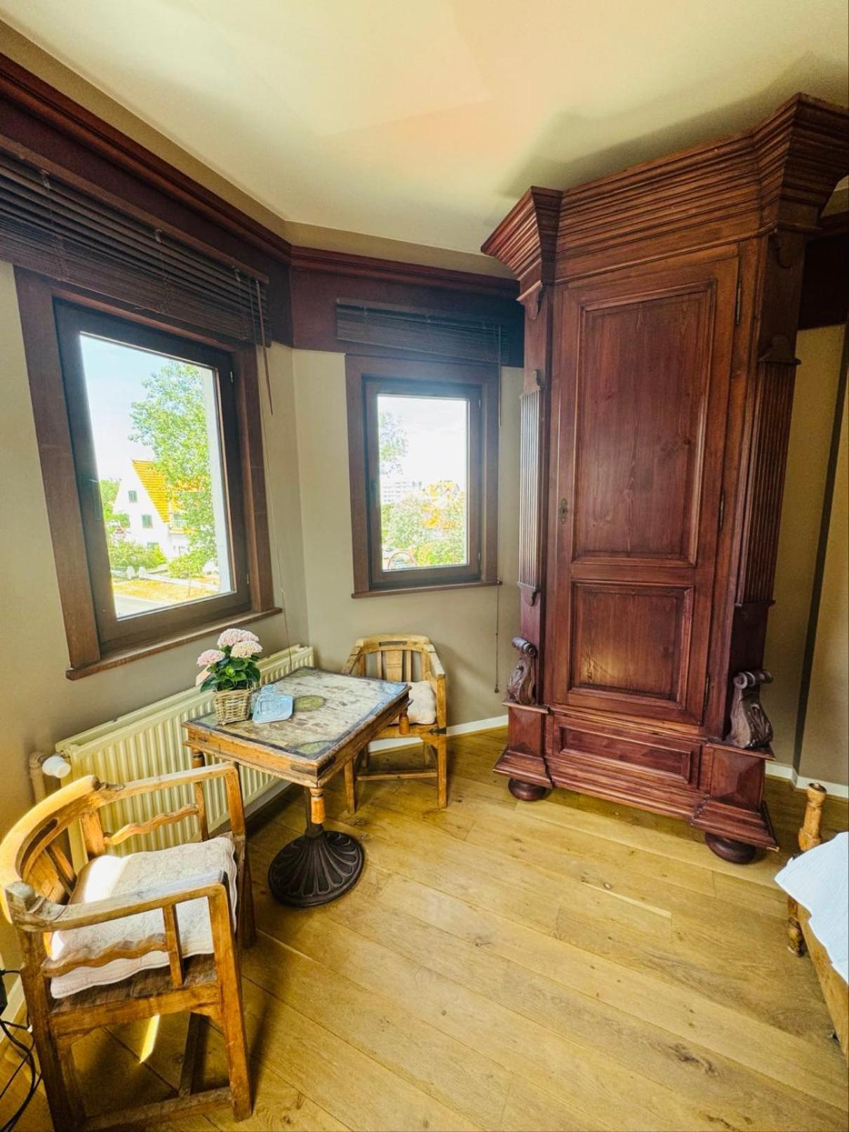 Ruime Slaapkamers Met Badkamers In Belle Epoquevilla- Concessiewijk De Haan Exterior foto
